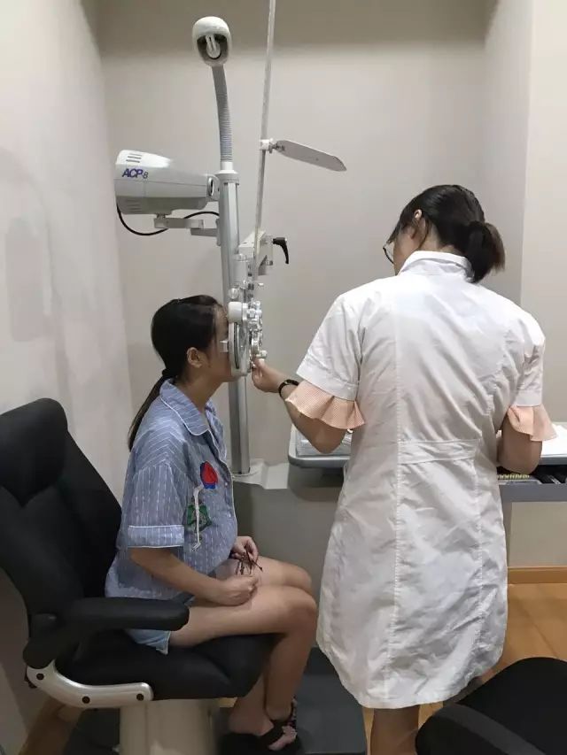 9月9日，杭州6686在线登录官网入口-6686(中国)举行全飞秒近视手术演示，在半个多小时内，杜新华院长为6名近视患者 施行了德国蔡司VisuMax3.0版全飞秒手术，大伙亲身体会到了SMILE手术的快速、轻松、微创、安全。.jpg