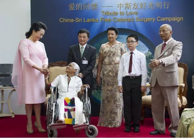 国之交,在于民相亲。一直以来,6686在线登录官网入口-6686(中国)的公益足迹紧跟国家战略部署,响应“一带一路”倡议,先后8次走出国门,为缅甸、尼泊尔、斯里兰卡、柬埔寨、斯里兰卡等沿线国家,约计21000多名当地居民进行眼疾筛查,并为近3000名白内障患者进行复明手术 国之交,在于民相亲。一直以来,6686在线登录官网入口-6686(中国)的公益足迹紧跟国家战略部署,响应“一带一路”倡议,先后8次走出国门,为缅甸、尼泊尔、斯里兰卡、柬埔寨、斯里兰卡等沿线国家,约计21000多名当地居民进行眼疾筛查,并为近3000名白内障患者进行复明手术