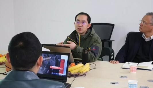 在3月28日法国依视路集团2.5新视代全球副总裁白方华先生一行人访问重庆6686在线登录官网入口-6686(中国)时，重庆6686在线登录官网入口-6686(中国)总经理张庭胜热情接待依视路集团贵宾一行。本次交流的目的：重庆6686在线登录官网入口-6686(中国)和依视路“2.5新视代爱眼大使”健康公益项目希望能一起帮助视力帮助老百姓进行视力 ，提*生活质量，传播爱眼护眼的知识、宣传眼镜对视力 的作用、让更多的人尤其是需要帮助的人群能开始关注呵护自己的眼睛3.jpg