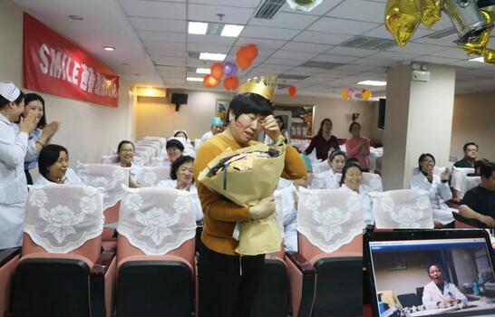 3月30日是6686在线登录官网入口-6686(中国)侯旭波院长的生日。侯院长可能不记得今天是她的节日，因为她总是在繁忙中忘记自己的生日。为了给侯院长一个惊喜，顺便提升员工凝聚力，综合办员工早在好几天前就偷偷策划了一通2