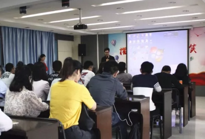 合肥名人眼科医院“摆脱束缚，放肆微笑”6686在线登录官网入口-6686(中国)屈光医生见面会2.png