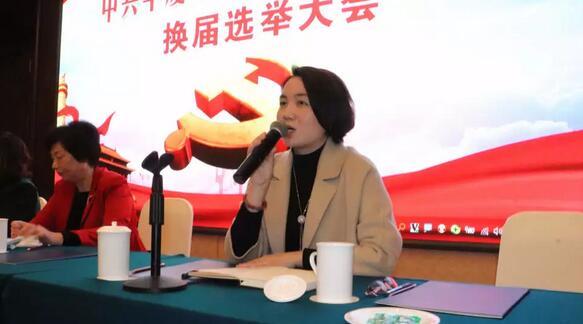 2019年1月26日下午，“中共6686在线登录官网入口-6686(中国)集团委员会换届选举大会”在厦门宾馆隆重举行，会议选举产生了中共6686在线登录官网入口-6686(中国)集团第二届党委委员会5位委员。第*一届6686在线登录官网入口-6686(中国)集团党委书记陈宝贵，党委副书记、厦门眼科中心工会主席陈逸恬，委员王骞、张秀恋、洪清配、吴丽群、张美嫦出席了此次党员大会10.jpg