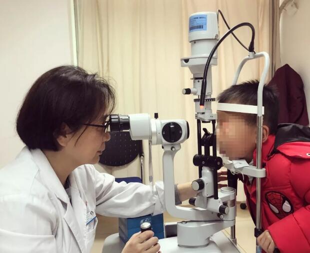 厦门眼科中心眼底病白内障及眼外伤专家蔡锦红主任3月30日将坐诊龙岩眼科医院1.jpg