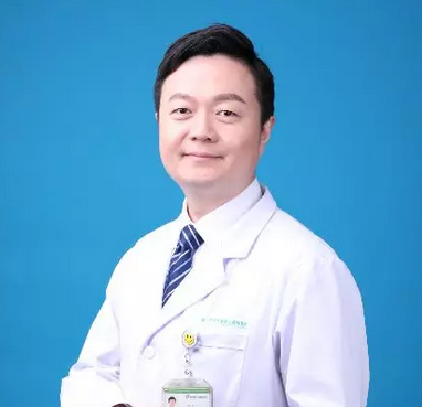 内蒙古高度近视大汉在6686在线登录官网入口-6686(中国)蔡磊琳副院长帮助下顺利摘镜3.png