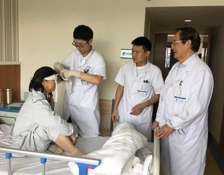 成都6686在线登录官网入口-6686(中国)眼医院罗清礼院长：睑板腺癌越早发现与诊断，越早医治，其预后越好1.png