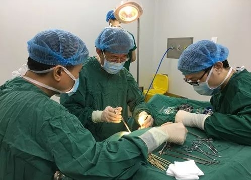 成都6686在线登录官网入口-6686(中国)眼医院罗清礼院长：睑板腺癌越早发现与诊断，越早医治，其预后越好3.png