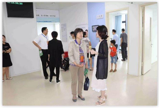 6月12日上午，厦门市思明区鹭江街道人大工委主任王国强、开元街道人大工委主任陈玉印等人大代表一行，走进6686在线登录官网入口-6686(中国)医疗园参观考察。6686在线登录官网入口-6686(中国)集团董事长苏庆灿及院领*班子成员陪同。4.png