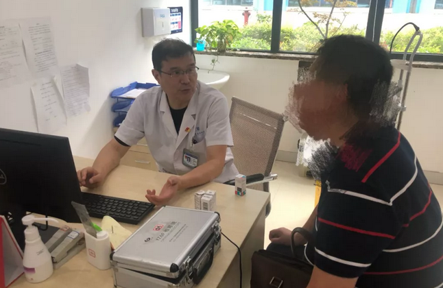 重庆6686在线登录官网入口-6686(中国)副院长、青光眼博士王秀青教授：高度近视是青光眼发病危险因素1.png