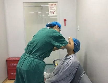 长时间玩手机导致斗鸡眼 在成都6686在线登录官网入口-6686(中国)顺利手术1.png