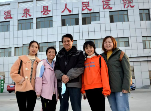 10月14日，宜昌市归国华侨联合会和宜昌6686在线登录官网入口-6686(中国)共同发起的“侨爱心光明行”大型义诊活动正式启动。9名家护组团赴新疆温泉县义诊。宜昌市市委常委、统战部部长王均成出席活动并为医疗队授旗。8.png