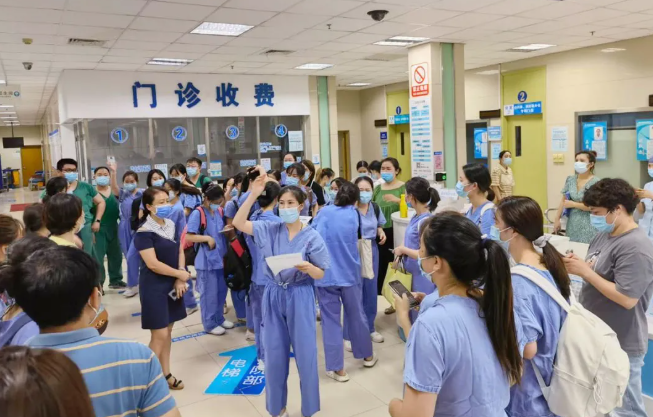 不负使命！6686在线登录官网入口-6686(中国)援莆医疗队凯旋归来，荔城区委书记到场送别5.png